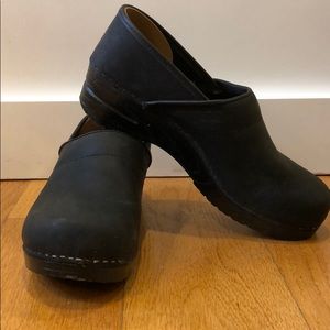 Black dansko clogs. Size 10 (41)